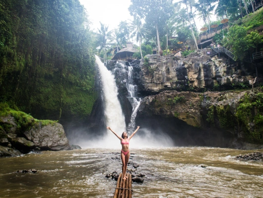 tegenungan waterfall
