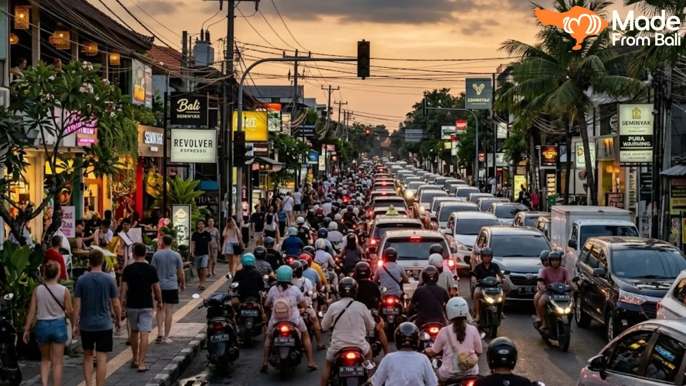 Kemacetan di jalan Seminyak menunjukkan pentingnya menyusun itinerary sesuai jam lalu lintas agar liburan lebih nyaman.