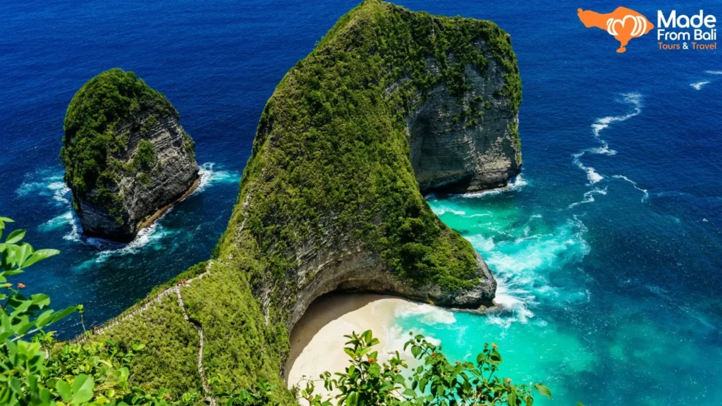 Steep cliffs and turquoise water at Kelingking Beach show why this Nusa Penida stop needs careful planning.