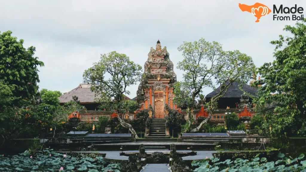A Balinese temple in Ubud surrounded by trees, a peaceful stop for a well-planned day trip.